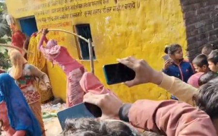 आगरा के बिरहरू में शराबियों ने जीना दूभर कर दिया था, खुले में शराबखोरी से गुस्साई महिलाओं ने ठेके पर बोला धावा, की तोड़फोड़