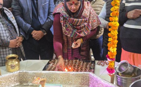 1000 दीपों की ज्योति में गूंजा स्वाभिमान का संदेश, आगरा में ‘सोमनाथ स्वाभिमान पर्व’ का आयोजन