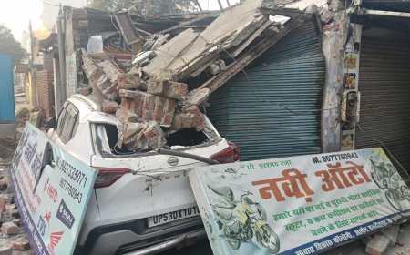 करकुंज में देर रात रफ्तार का कहर, कार दुकान में घुसी, शटर, दीवारें और छत ढही
