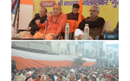 आरएसएस के मंच से सत्ता, साधु और संगठन पर बेबाक संवाद