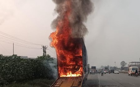 आगरा–जयपुर हाईवे पर बड़ा हादसा टला,कंटेनर में भीषण आग, लाखों का नुकसान