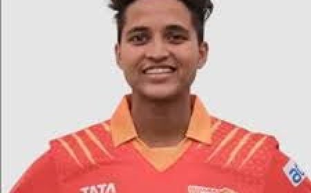 डेब्यू में ही छा गईं शिवानी सिंह: ‘सुपरवुमन कैच’ से वुमेंस प्रीमियर लीग में मचाया तूफान