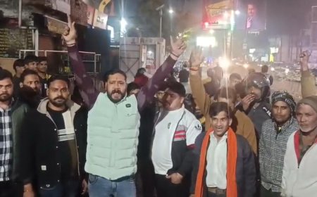 आगरा में मंदिर के 100 मीटर दायरे में खुली मीट दुकानों का विरोध, भाजपाइयों के प्रदर्शन के बाद दुकानें बंद