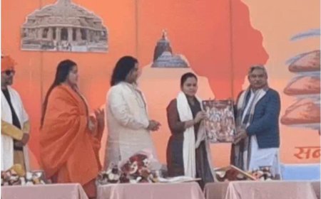 मथुरा-काशी दे दो, दही-बूरा खिला देंगे, आगरा से देवकीनंदन ठाकुर का आक्रामक एलान