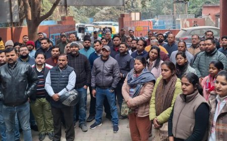 आगरा में बैंकों की हड़ताल से कामकाज ठप, करोड़ों का व्यापार प्रभावित