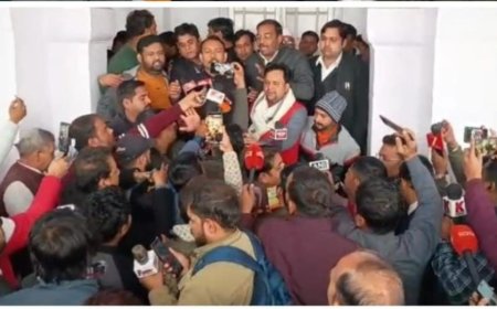 बरेली के सिटी मजिस्ट्रेट पद से इस्तीफे के बाद निलंबन, धरना और अब सियासी संकेत: अलंकार अग्निहोत्री प्रकरण में अफसरशाही, योगी सरकार और ब्राह्मण राजनीति की खुलती परतें