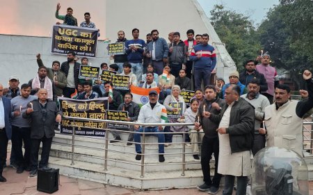 आगरा में यूजीसी बिल पर उबाल, शिक्षा और संविधान बचाने सड़कों पर उतरे लोग