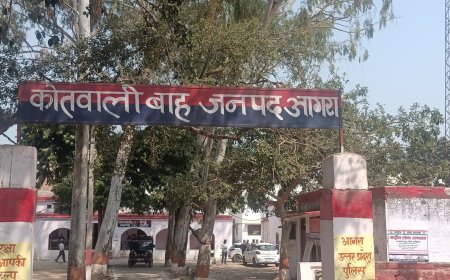 आगरा में मंदिरों की आस्था पर वार करने वाले दो शातिर चोर बाह क्षेत्र में गिरफ्तार, पीतल के 31 पीतल घंटे बरामद, औज़ार और ऑटो जब्त