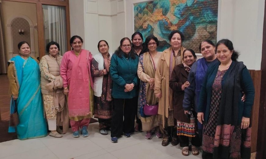 आगरा क्लब में साठ के ठाठ: वरिष्ठ बहनों का स्नेहिल मिलन, संस्कृति और खुशियों का जीवंत उत्सव