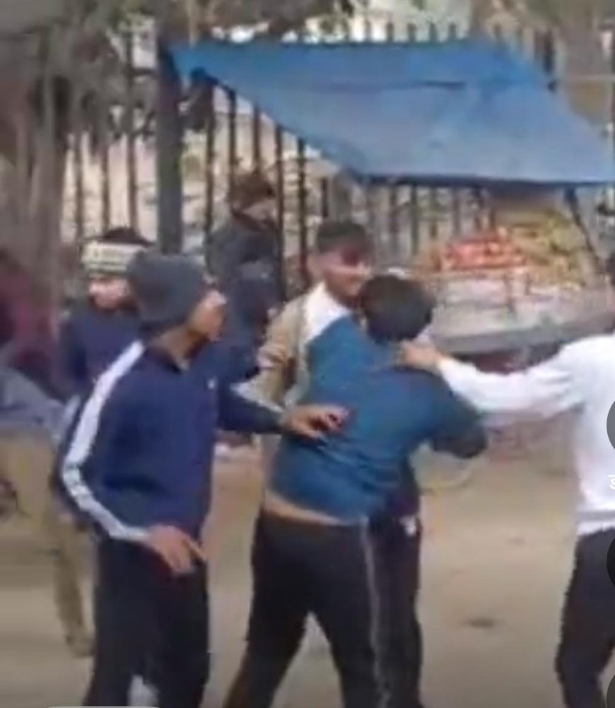 आगरा के बरहन में मिठाई की दुकान पर नाश्ता बना बवाल, दो पक्षों में जमकर पथराव, इलाके में दहशत