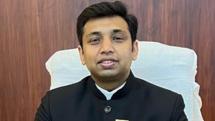 आगरा के अधिकारियों को शिकायतों में ‘कागज़ी निस्तारण’ पड़ा भारी, 11 अफसरों को डीएम का नोटिस