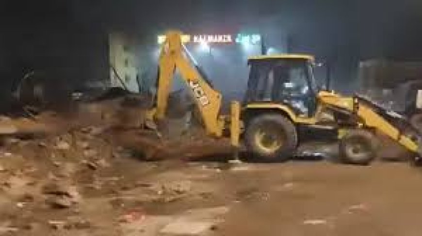 दिल्ली में आधी रात में फैज-ए-इलाही मस्जिद के पास बुलडोजर एक्शन, पुलिस पर पथराव; छोड़े गए आंसू गैस के गोले