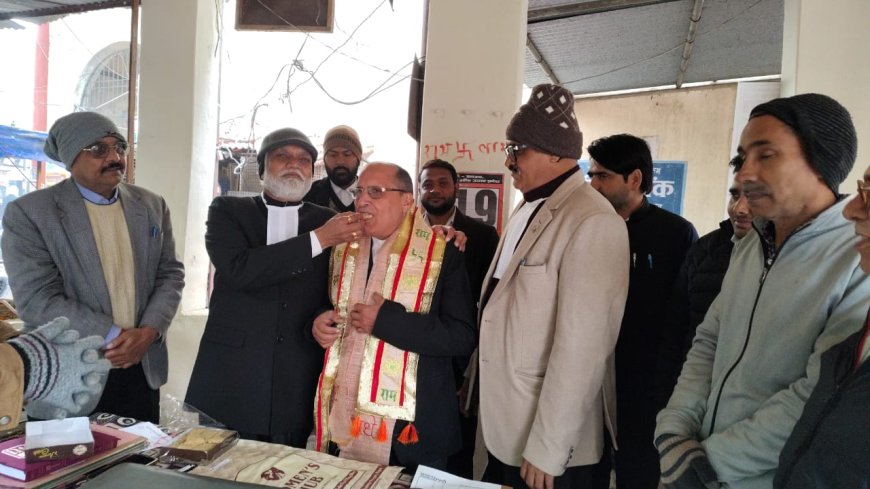 यूपी आर्म रेसलिंग में दो स्वर्ण पदक जीतने पर आगरा के अधिवक्ता दलवीर सिंह चाहर का भव्य सम्मान