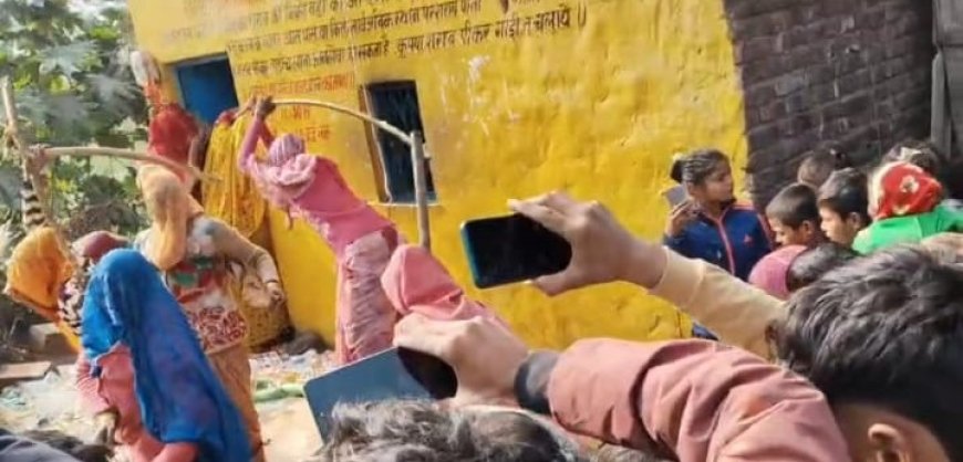 आगरा के बिरहरू में शराबियों ने जीना दूभर कर दिया था, खुले में शराबखोरी से गुस्साई महिलाओं ने ठेके पर बोला धावा, की तोड़फोड़