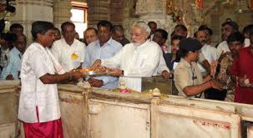 सोमनाथ पहुंचे पीएम मोदी, स्वागत के लिए सड़क के दोनों ओर जमा हुए लोग