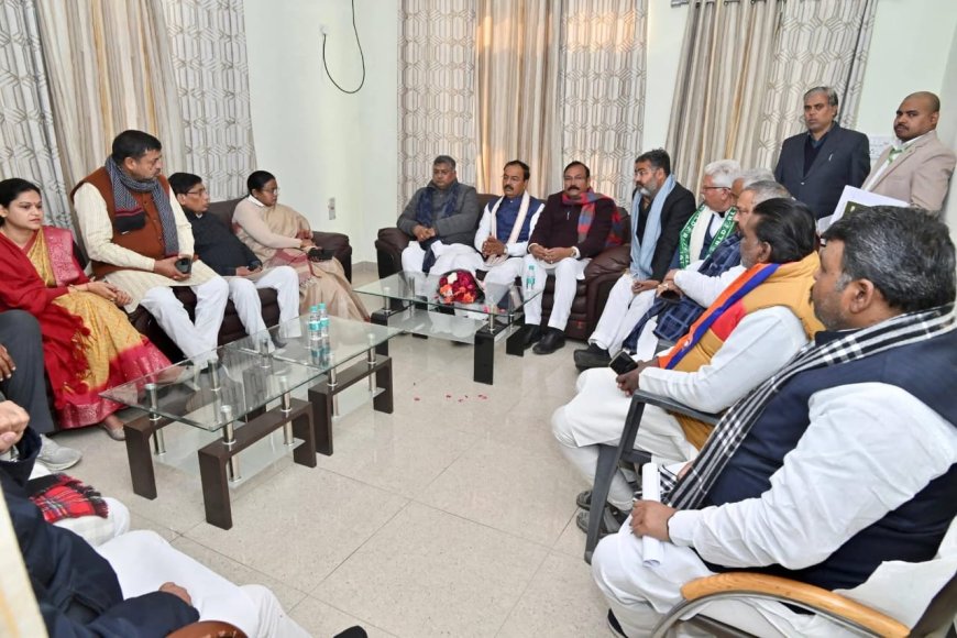 आगरा के जनप्रतिनिधियों ने डिप्टी सीएम को बताया- हम जो बातें बंद कमरों में करते हैं, वे अधिकारियों तक पहुंच जाती हैं