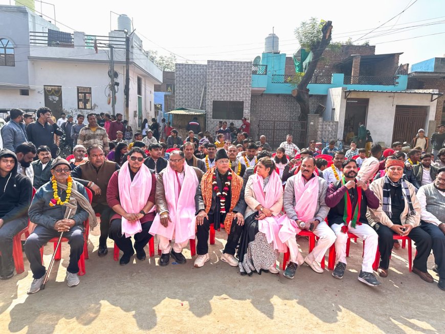 आगरा में जाटव समाज ने सपा पर जताया भरोसा, बड़ी संख्या में पार्टी में शामिल हुए लोग