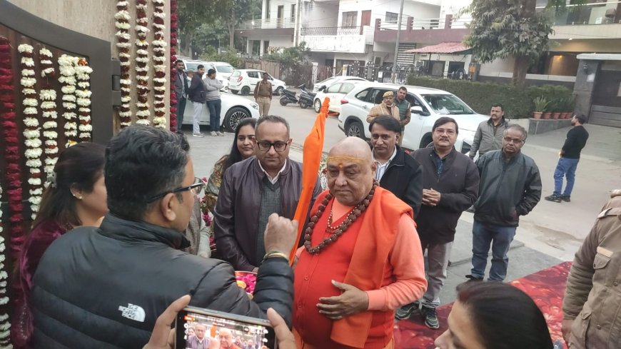 आगरा में बोले शंकराचार्य स्वामी राजराजेश्वराश्रम- लोकतंत्र में गधा भी प्रधानमंत्री बन सकता है, सनातन के रक्त का शोधन ज़रूरी