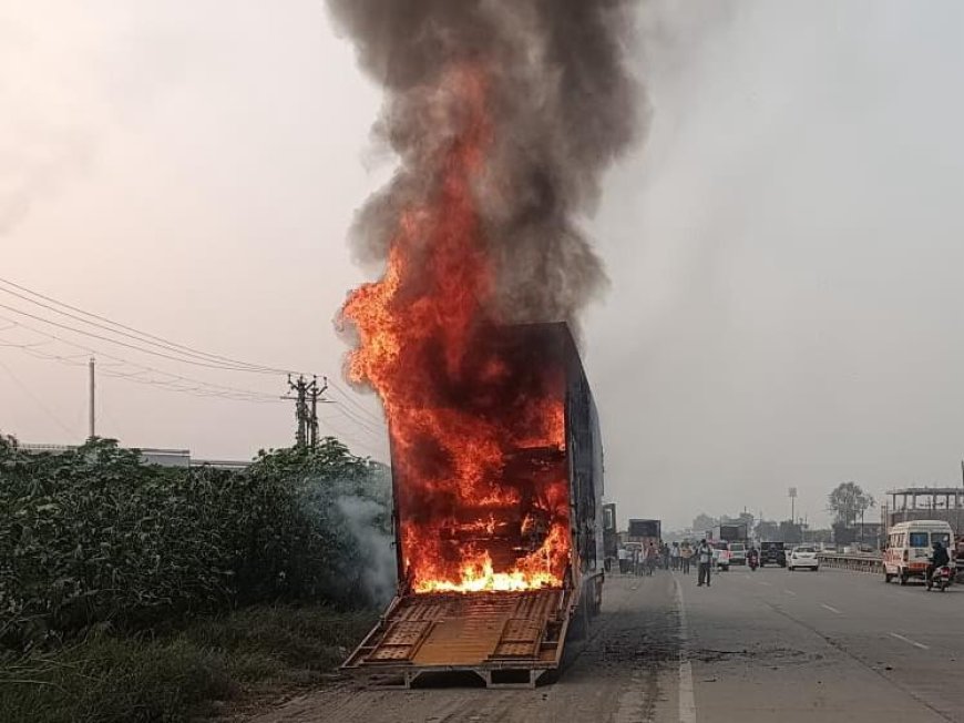 आगरा–जयपुर हाईवे पर बड़ा हादसा टला,कंटेनर में भीषण आग, लाखों का नुकसान