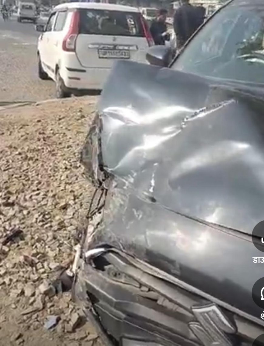 अवैध कट बना जानलेवा, कुबेरपुर में दो कारों की भीषण टक्कर, एक ही परिवार के तीन सदस्य घायल