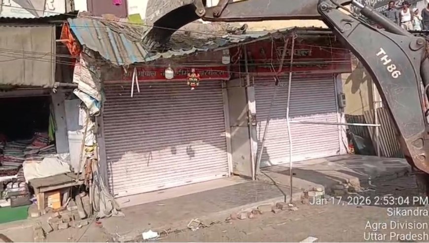 सिकंदरा में अतिक्रमण पर बुलडोजर एक्शन, हाईवे से फुटपाथ तक साफ