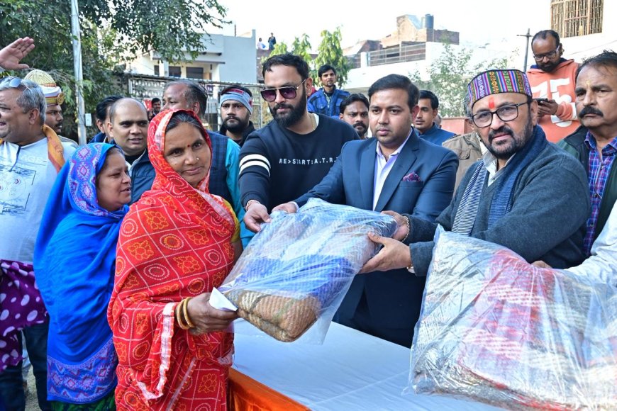 ठंड में राहत की गर्माहट, योगी सरकार के निर्देश पर आगरा में  जरूरतमंद महिलाओं को कंबल वितरण