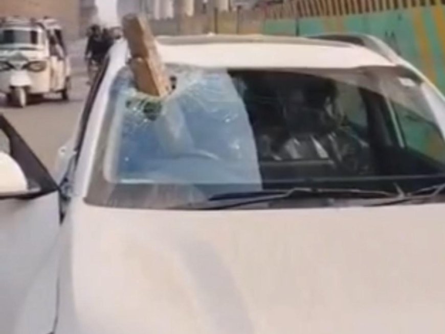 इंचों से बची जान, मेट्रो निर्माण के दौरान कार पर गिरा भारी स्लीपर