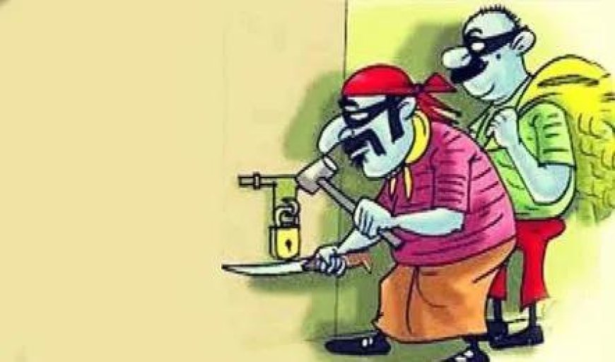 पशुओं के वाड़े में सोता रहा परिवार, पीछे घर से उड़ गया लाखों का माल