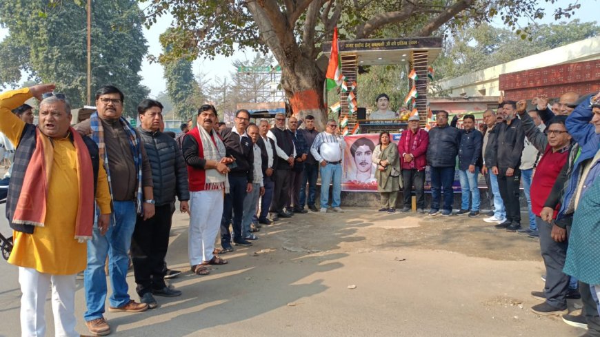 19 साल की उम्र में फांसी-फिर भी अमर,  शहीद हेमू कालानी को आगरा में नमन