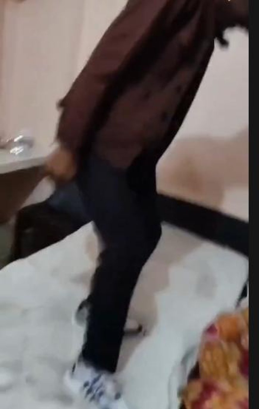 आगरा में होमस्टे में पर्यटकों का उत्पात, जूते पहनकर बेड पर कूदे, सामान से की छेड़छाड़