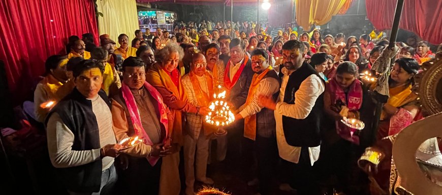 2100 दीपों की ज्योति से आलोकित हुआ राममय महोत्सवः अग्रसेना भवन परिसर में गूंजा सुंदरकाण्ड, रामलला का पुष्पाभिषेक बना आस्था का केंद्र