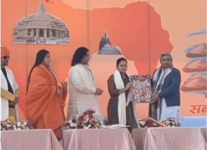 मथुरा-काशी दे दो, दही-बूरा खिला देंगे, आगरा से देवकीनंदन ठाकुर का आक्रामक एलान