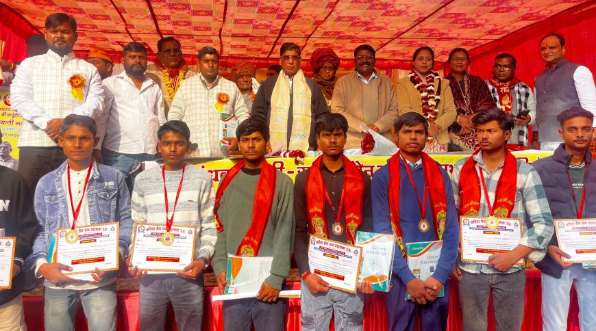 भारत रत्न कर्पूरी ठाकुर का जीवन रहा वंचितों के हक़ और सामाजिक न्याय को समर्पित, आगरा में 102वीं जयंती पर भावपूर्ण स्मरण