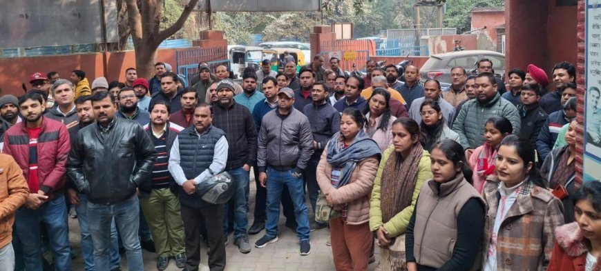 आगरा में बैंकों की हड़ताल से कामकाज ठप, करोड़ों का व्यापार प्रभावित