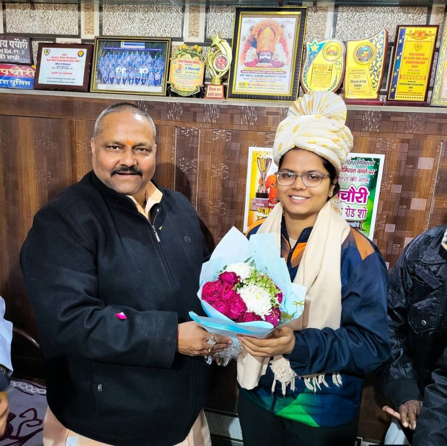 रोलबॉल में स्वर्ण जीतने वाली प्राची का एमएलसी विजय शिवहरे ने घर पहुँचकर किया सम्मान