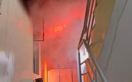 आगरा के बल्केश्वर में शू गोदाम में भीषण आग, इलाके में मची अफरा-तफरी