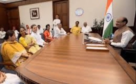 लोकसभा में गतिरोध के बीच स्पीकर ओम बिरला से मिले राहुल गांधी, अन्य विपक्षी नेता भी थे साथ