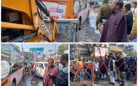 मदिया कटरा चौराहे पर पानी के रिसाव के चलते बच्चों से भरी बस धंसती सड़क में फंसी, बड़ा हादसा टला