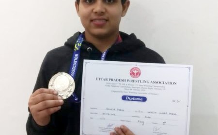 जख्मी हाथ और अटूट हौसला: दर्द को हराकर आगरा की बेटी श्वेता पारस ने जीता रजत पदक