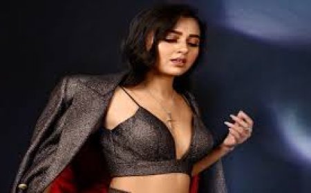 तेजस्वी प्रकाश को देखते ही 'भाभीजी' कह कर छेड़ा राज कुंद्रा ने, झेंप गईं एक्ट्रेस, वायरल वीडियो पर फैंस कर रहे कमेंट  