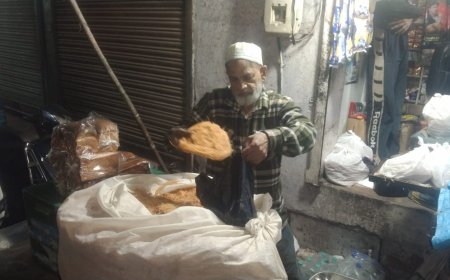 चाँद की तस्दीक के साथ आगरा में रमज़ान का आग़ाज़, मस्जिदों में तरावीह और बाज़ारों में इबादत की रौनक