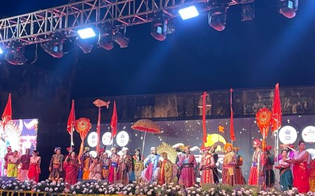 आगरा किले में 396वीं शिवाजी जयंती पर मराठी शौर्य का विराट प्रदर्शन, मुख्यमंत्री देवेंद्र फडणवीस की मौजूदगी में शिवाजी की गुरिल्ला रणनीति का गुणगान, कोठी मीना बाजार में भव्य स्मारक-संग्रहालय की घोषणा, नीयन-लेजर शो व सांस्कृतिक कार्यक्रमों से गूंजा किला, हजारों दर्शक और लाखों ने देखा लाइव प्रसारण