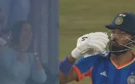  स्टेडियम के बीच में हार्दिक पांड्या ने गर्लफ्रेंड माहिका को दी 'फ्लाइंग किस, वीडियो हुआ वायरल