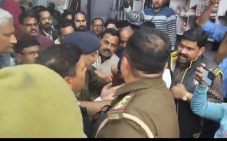 एटा में जीएसटी का छापा पड़ते ही कारोबारी की हालत बिगड़ी, विरोध में सड़क पर उतरे व्यापारी और भाजपा नेता