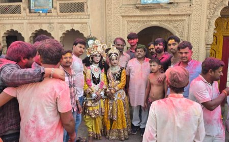 रंगभरनी एकादशी पर शमसाबाद में रंग-गुलाल की बौछार, ढोल-नगाड़ों संग निकली भव्य शोभायात्रा