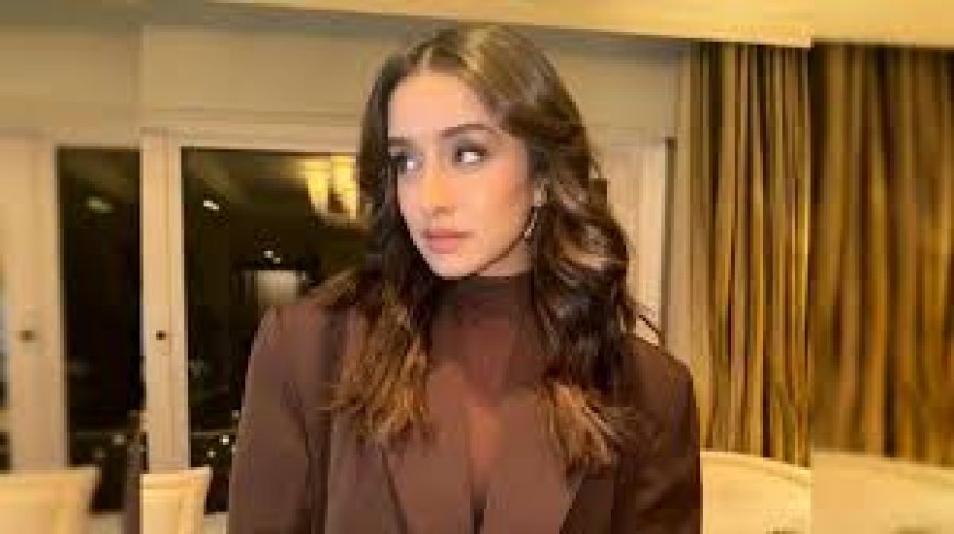 ब्राउन पावर सूट में श्रद्धा कपूर का दिखा बॉसी अंदाज, फैंस ने की तारीफ