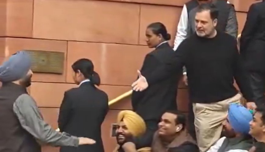 संसद के मकर द्वार पर टकरावः केंद्रीय मंत्री रवनीत बिट्टू को देख राहुल गांधी बोले- ‘देखो गद्दार दोस्त आ रहा है’, जवाब में बिट्टू ने कहा- ‘देश के दुश्मन’, राहुल गांधी ने हाथ बढ़ाया पर बिट्टू ने नहीं मिलाया