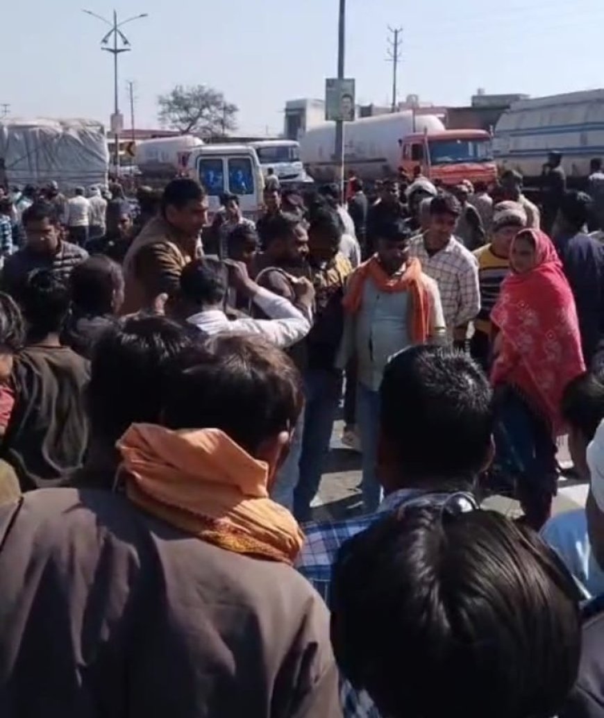 जयपुर हाईवे पर सीकरी बाईपास मोड़ पर ट्रोला की टक्कर से बाइक सवार परिवार गंभीर घायल, घायलों में दो बच्चे भी