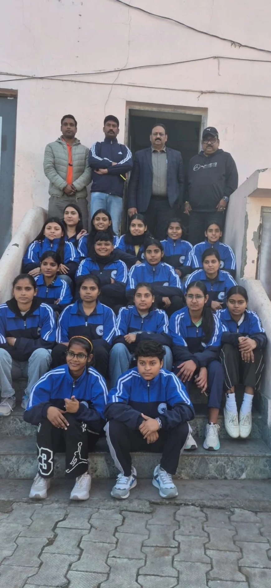 भिवानी में दमखम दिखाएंगी आगरा की बेटियां, इंटर यूनिवर्सिटी नॊर्थ जोन में मैदान मारने रवाना हुई महिला फुटबॉल टीम