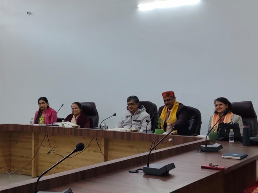 भारतीय सौंदर्यशास्त्र को वैश्विक मंच देने की पहल: डीईआई में पाठ्यक्रम को बौद्धिक रूप से समृद्ध बनाने पर हुआ मंथन